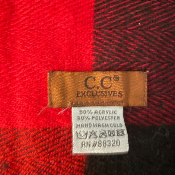 C.C buffalo check poncho - Picture 3 of 3